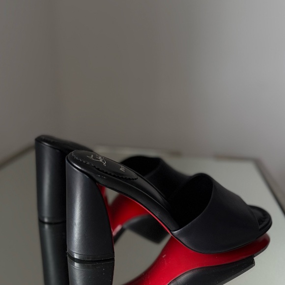 New CHRISTIAN LOUBOUTIN Jane leather mules 39.5 $885 - Picture 9 of 16
